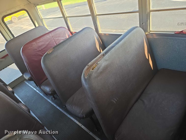 image for item EN8248 2002 International school bus