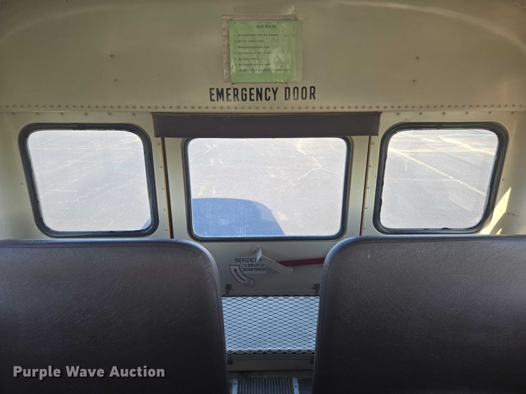 image for item EN8248 2002 International school bus