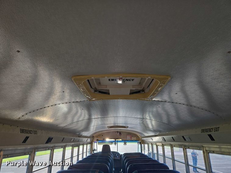 image for item EN8248 2002 International school bus