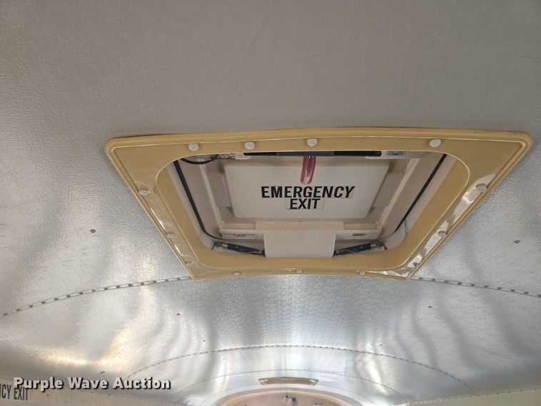 image for item EN8248 2002 International school bus