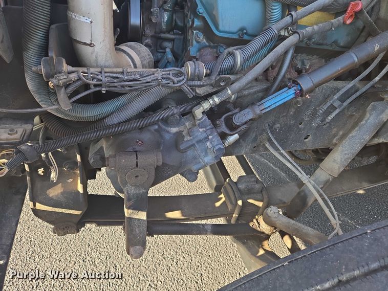 image for item EN8248 2002 International school bus