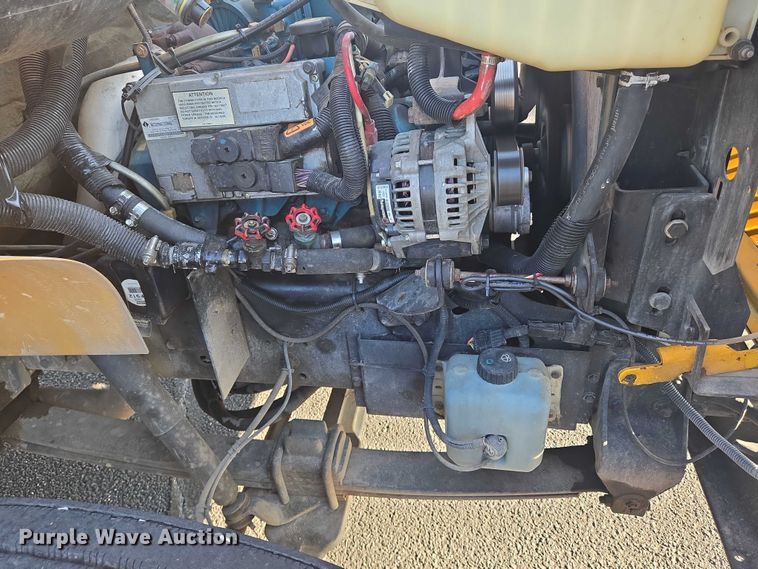 image for item EN8248 2002 International school bus