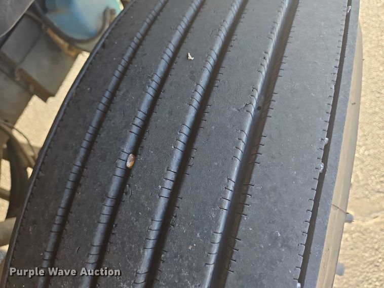 image for item EN8248 2002 International school bus