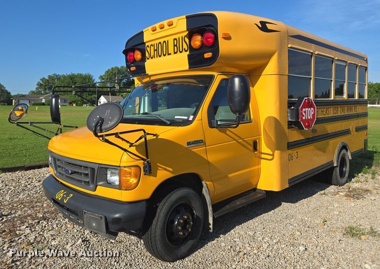 image for item EN8249 2006 Ford E450 school bus