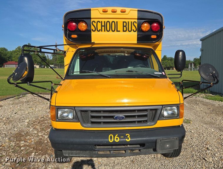 image for item EN8249 2006 Ford E450 school bus