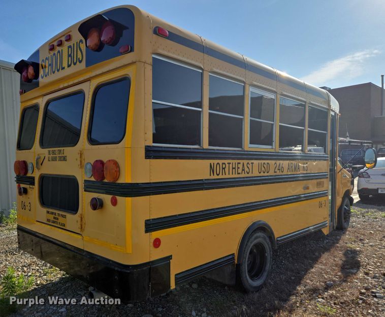image for item EN8249 2006 Ford E450 school bus