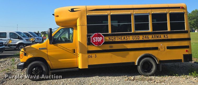 image for item EN8249 2006 Ford E450 school bus