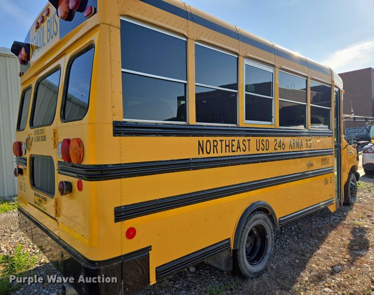 image for item EN8249 2006 Ford E450 school bus