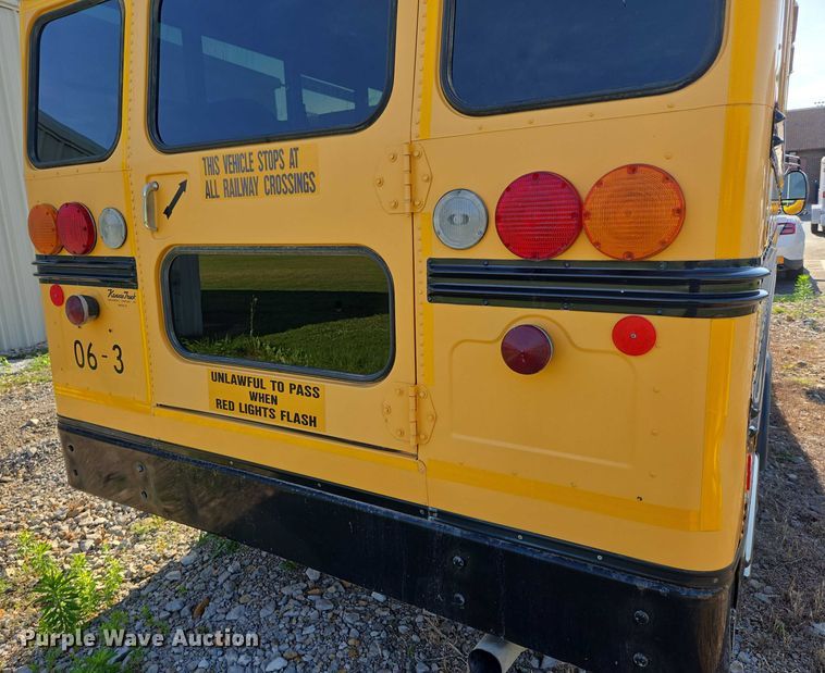 image for item EN8249 2006 Ford E450 school bus
