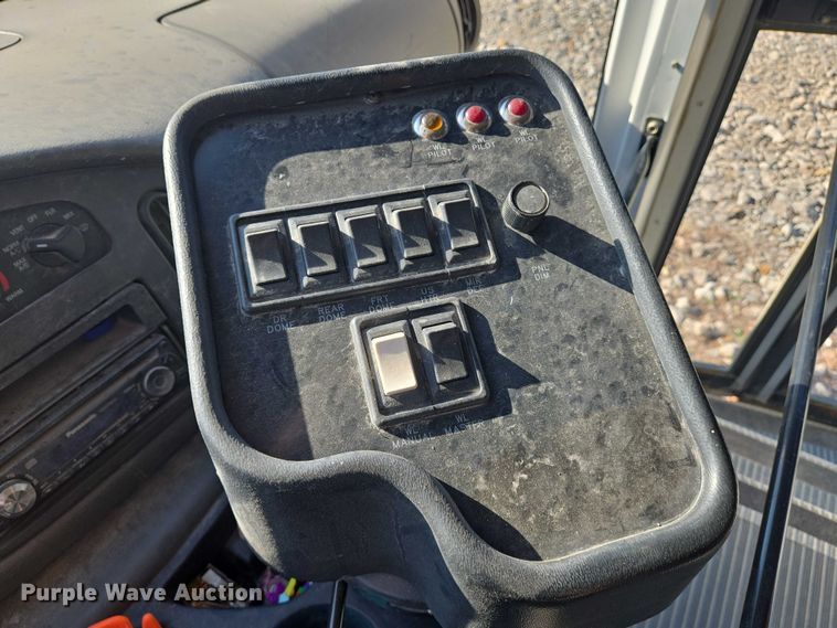 image for item EN8249 2006 Ford E450 school bus