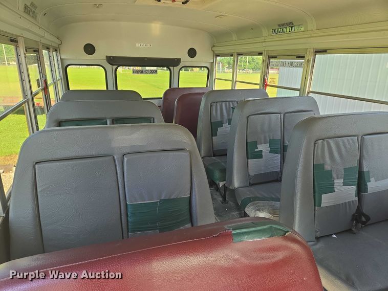 image for item EN8249 2006 Ford E450 school bus