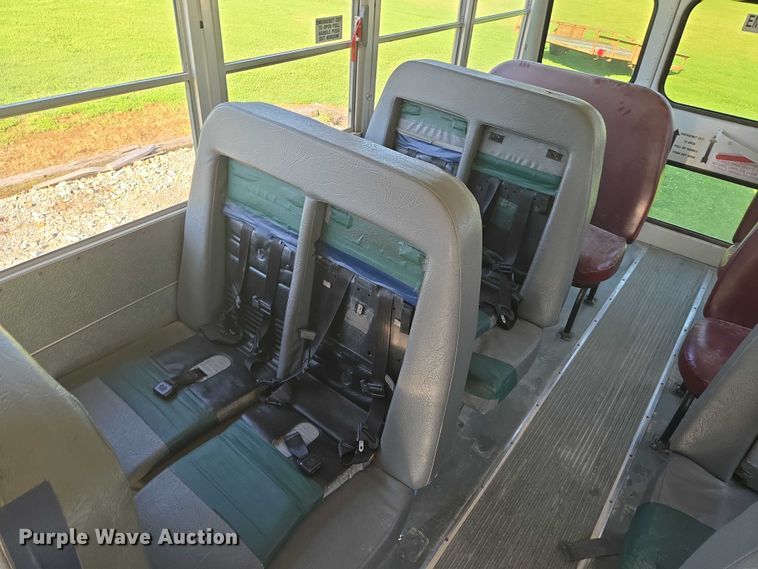 image for item EN8249 2006 Ford E450 school bus