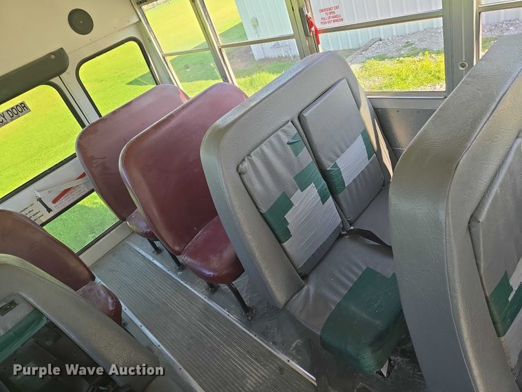 image for item EN8249 2006 Ford E450 school bus