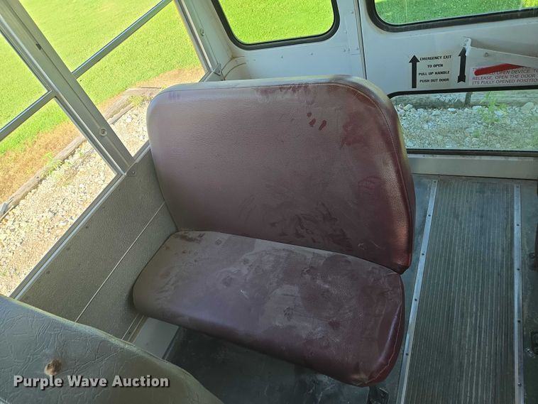 image for item EN8249 2006 Ford E450 school bus