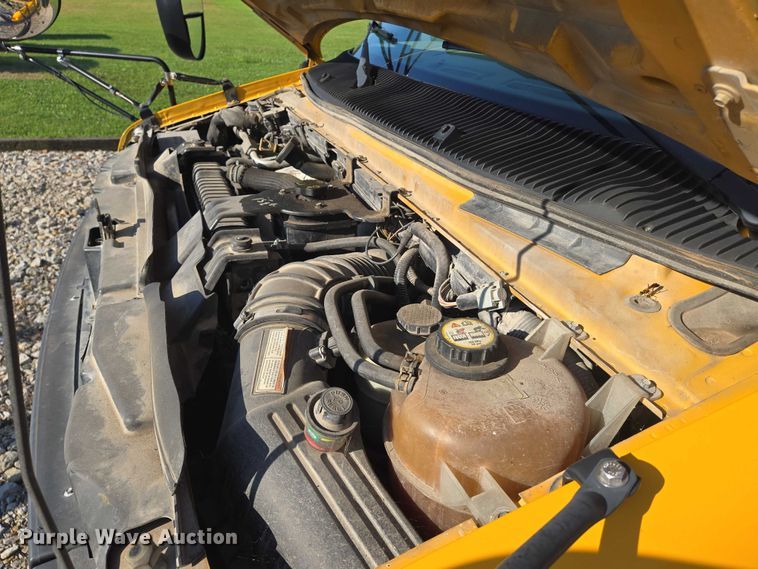 image for item EN8249 2006 Ford E450 school bus