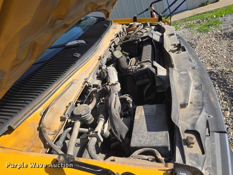 image for item EN8249 2006 Ford E450 school bus