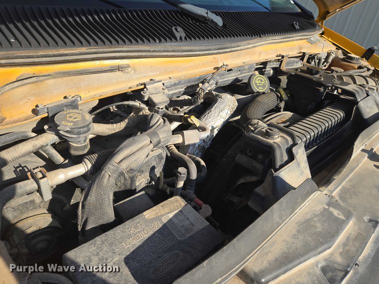 image for item EN8249 2006 Ford E450 school bus