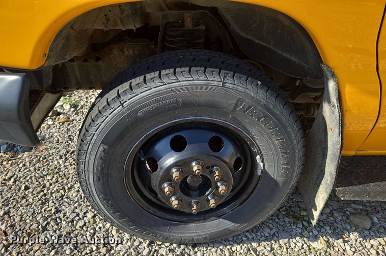 image for item EN8249 2006 Ford E450 school bus