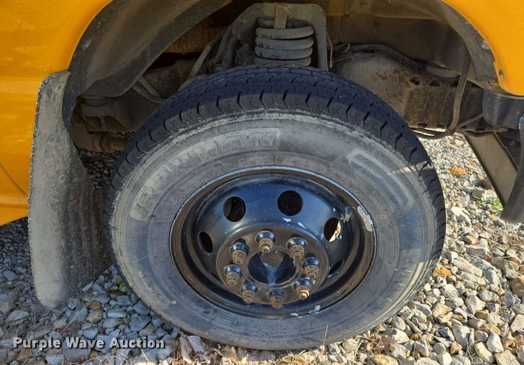 image for item EN8249 2006 Ford E450 school bus