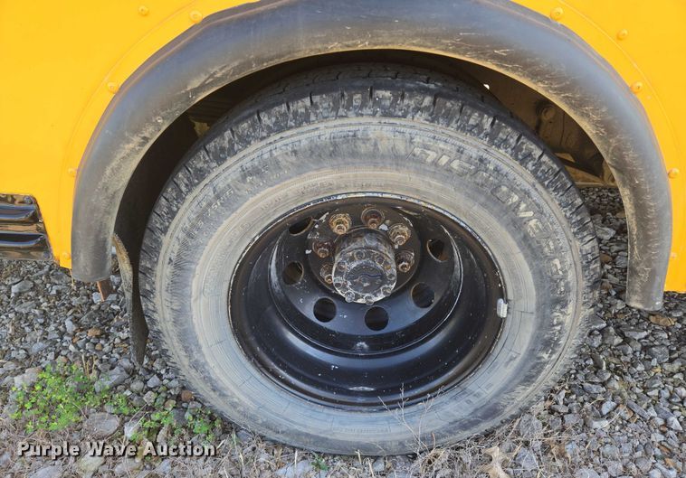 image for item EN8249 2006 Ford E450 school bus
