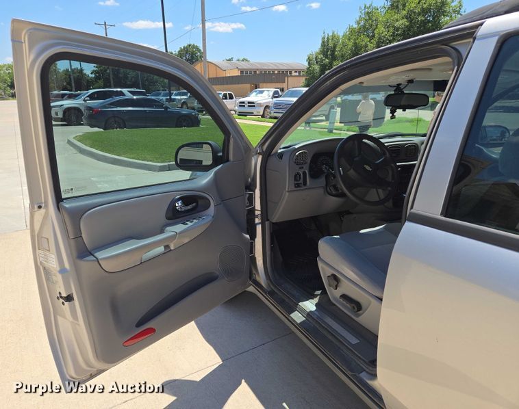 image for item EN8258 2008 Chevrolet Trailblazer LS SUV