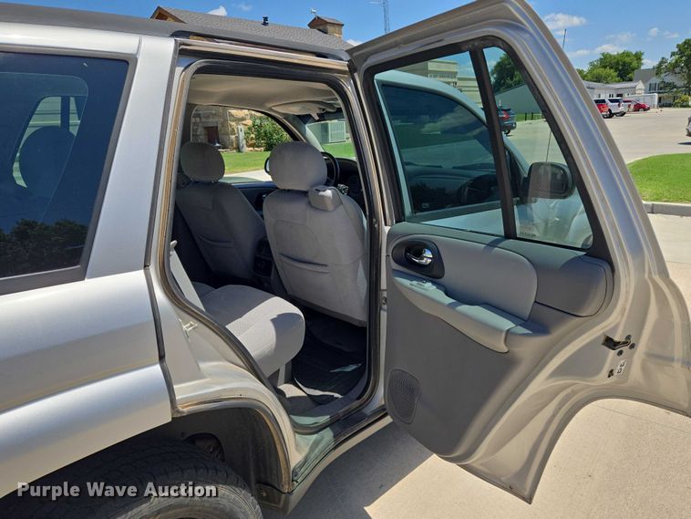 image for item EN8258 2008 Chevrolet Trailblazer LS SUV