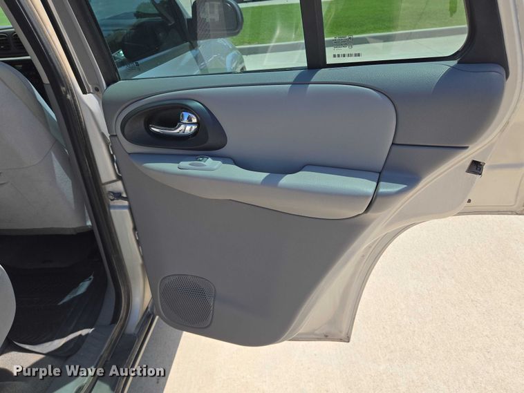 image for item EN8258 2008 Chevrolet Trailblazer LS SUV