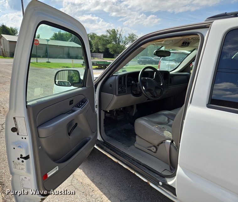 image for item EN8262 2006 Chevrolet Suburban 1500 SUV