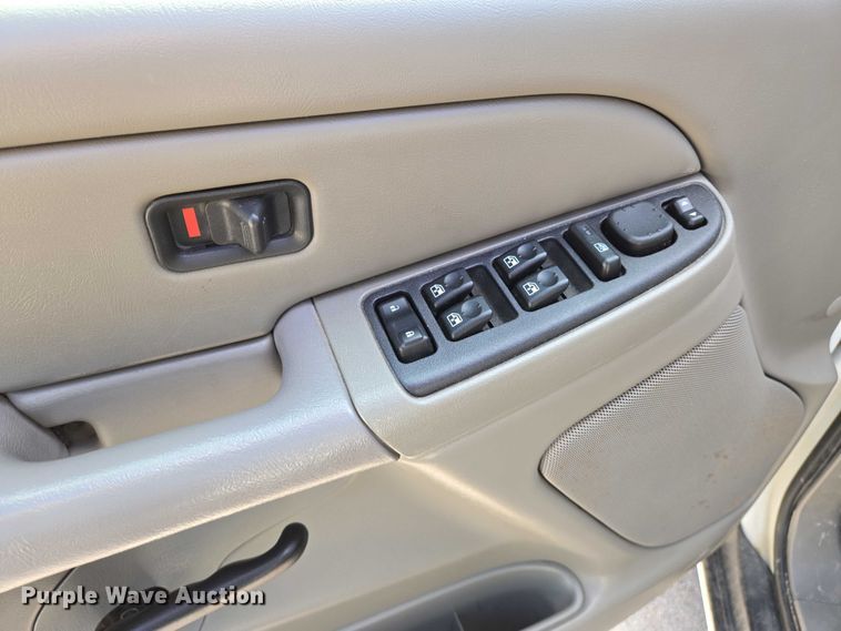 image for item EN8262 2006 Chevrolet Suburban 1500 SUV