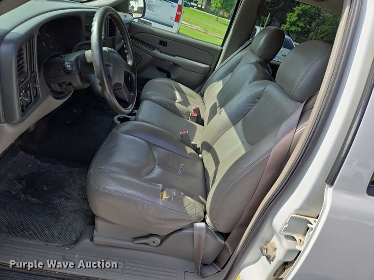 image for item EN8262 2006 Chevrolet Suburban 1500 SUV