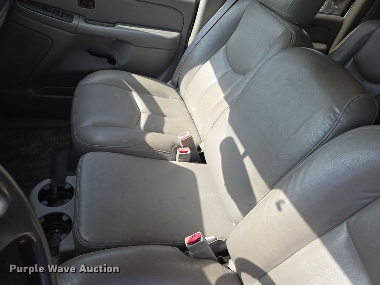 image for item EN8262 2006 Chevrolet Suburban 1500 SUV