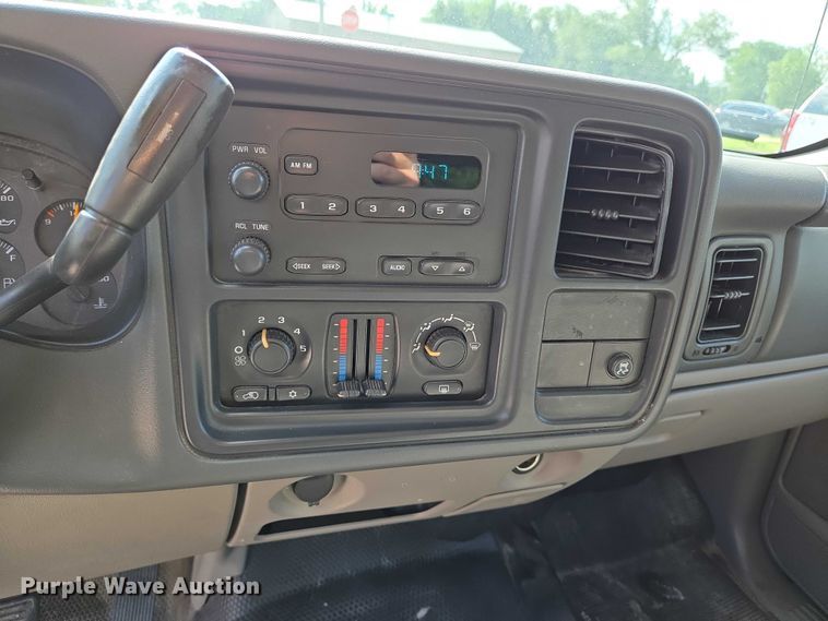 image for item EN8262 2006 Chevrolet Suburban 1500 SUV