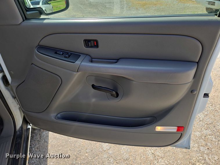 image for item EN8262 2006 Chevrolet Suburban 1500 SUV