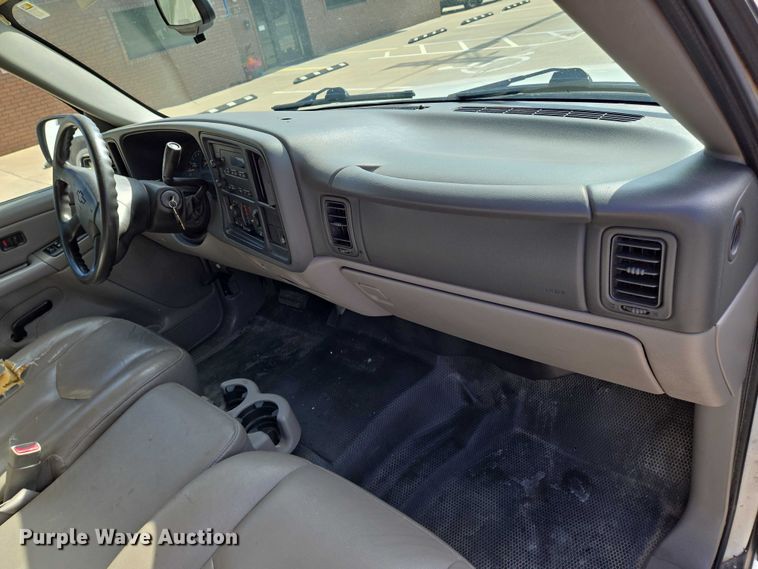 image for item EN8262 2006 Chevrolet Suburban 1500 SUV