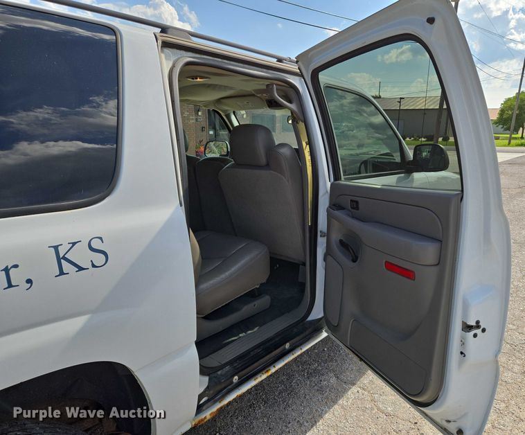 image for item EN8262 2006 Chevrolet Suburban 1500 SUV