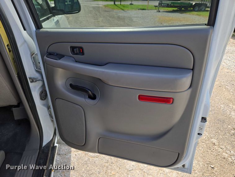 image for item EN8262 2006 Chevrolet Suburban 1500 SUV