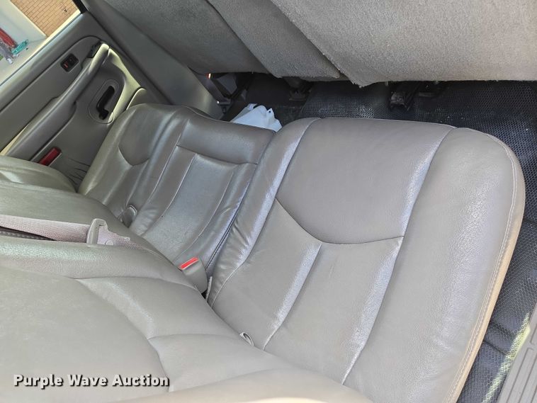 image for item EN8262 2006 Chevrolet Suburban 1500 SUV