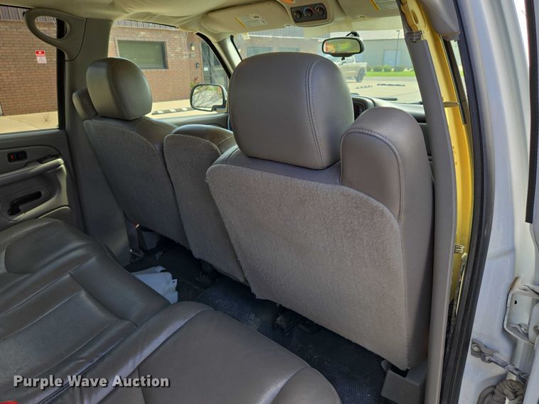 image for item EN8262 2006 Chevrolet Suburban 1500 SUV