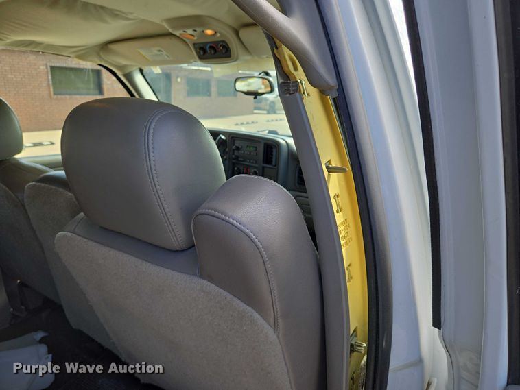 image for item EN8262 2006 Chevrolet Suburban 1500 SUV