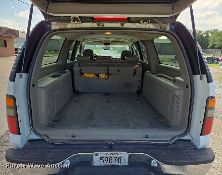 image for item EN8262 2006 Chevrolet Suburban 1500 SUV