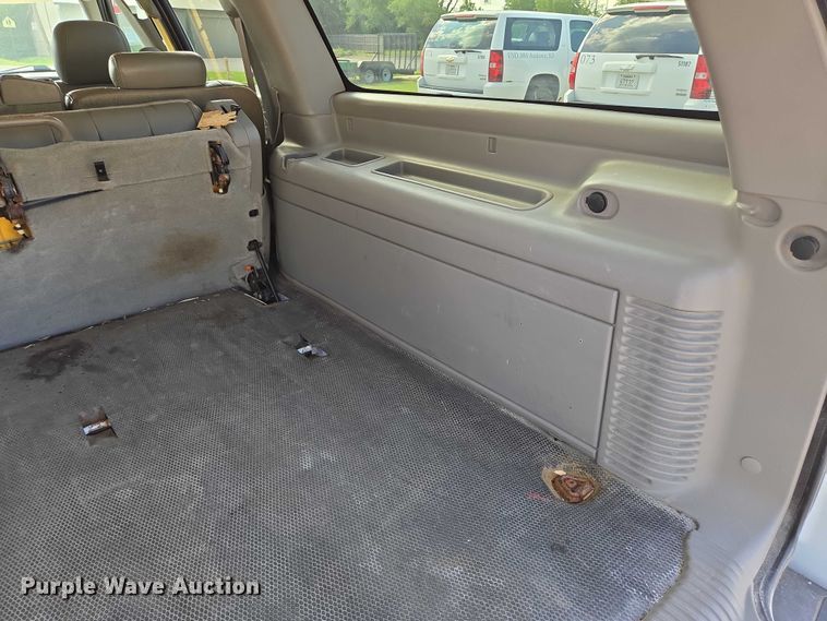 image for item EN8262 2006 Chevrolet Suburban 1500 SUV