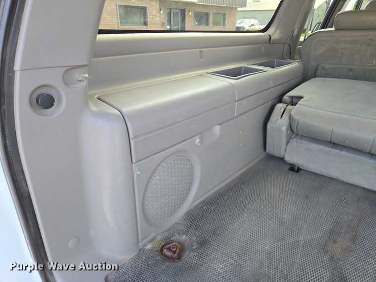 image for item EN8262 2006 Chevrolet Suburban 1500 SUV