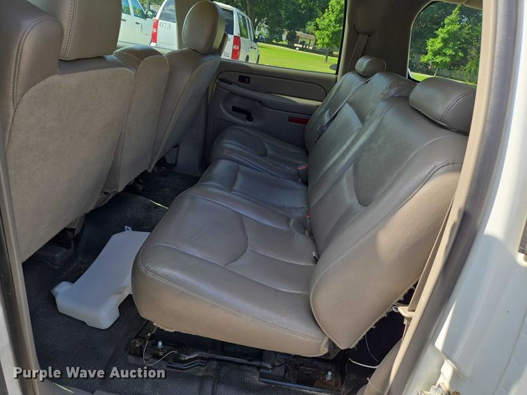 image for item EN8262 2006 Chevrolet Suburban 1500 SUV