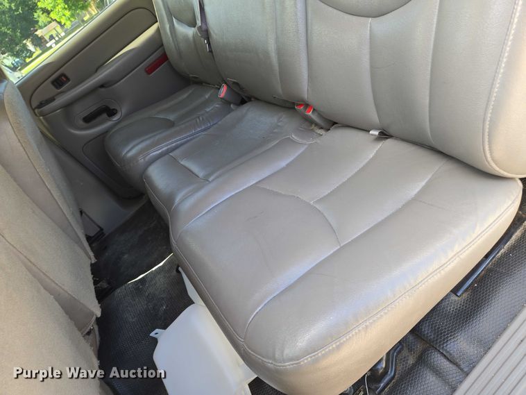 image for item EN8262 2006 Chevrolet Suburban 1500 SUV