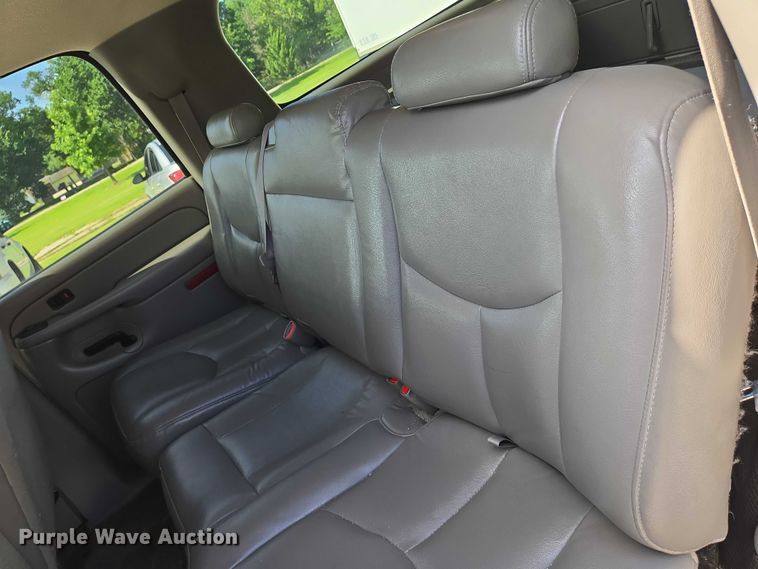 image for item EN8262 2006 Chevrolet Suburban 1500 SUV