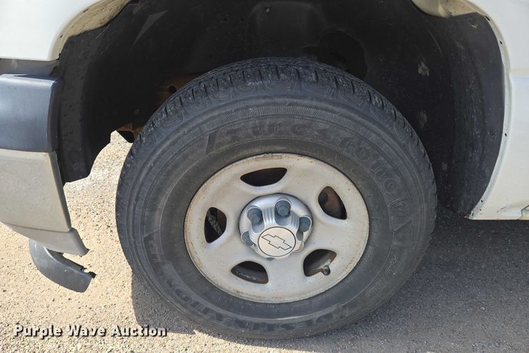 image for item EN8262 2006 Chevrolet Suburban 1500 SUV