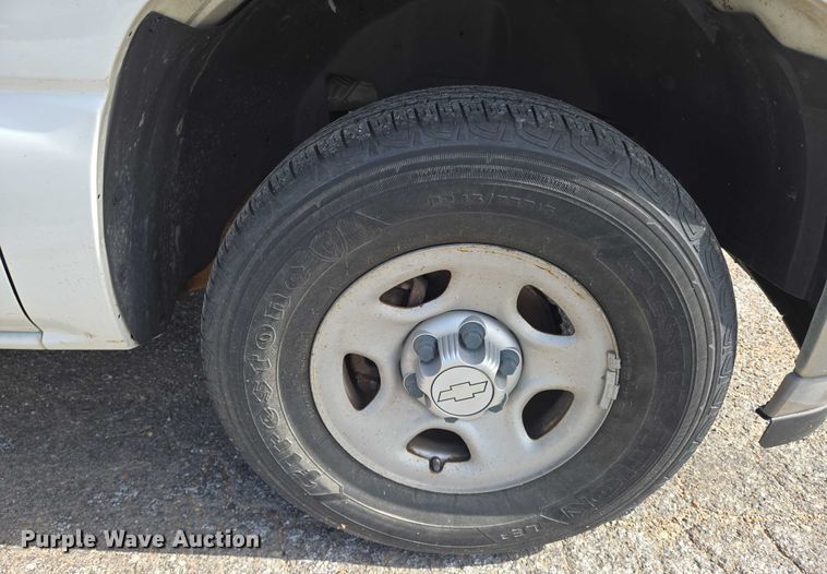 image for item EN8262 2006 Chevrolet Suburban 1500 SUV