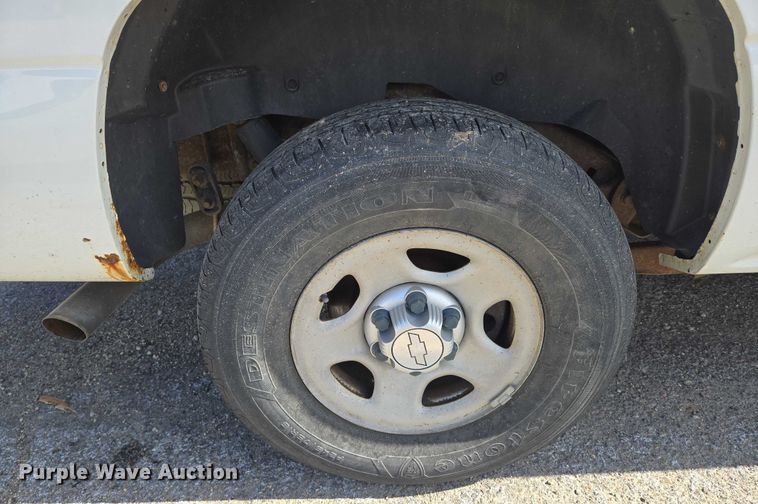 image for item EN8262 2006 Chevrolet Suburban 1500 SUV