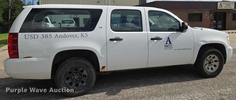 image for item EN8263 2007 Chevrolet Suburban 1500 SUV