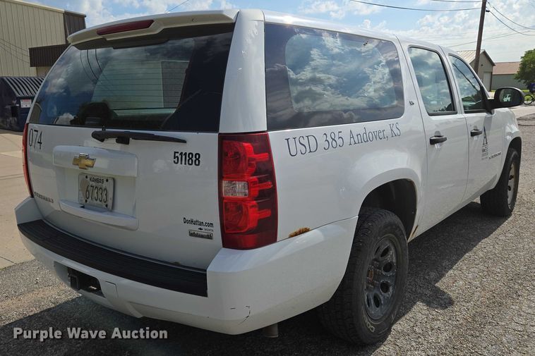 image for item EN8263 2007 Chevrolet Suburban 1500 SUV